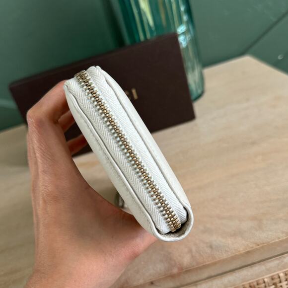 Gucci Pebble Calfskin Soho Zip Around Wallet Camellia White - Picture 5 of 14